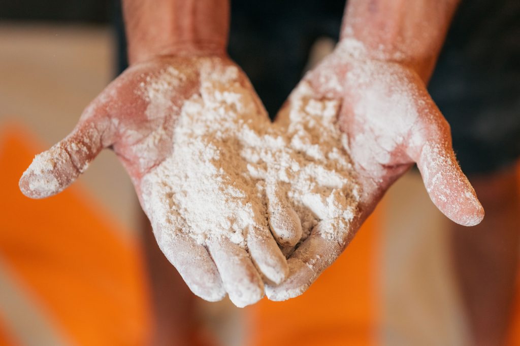 Fine chalk in the hands